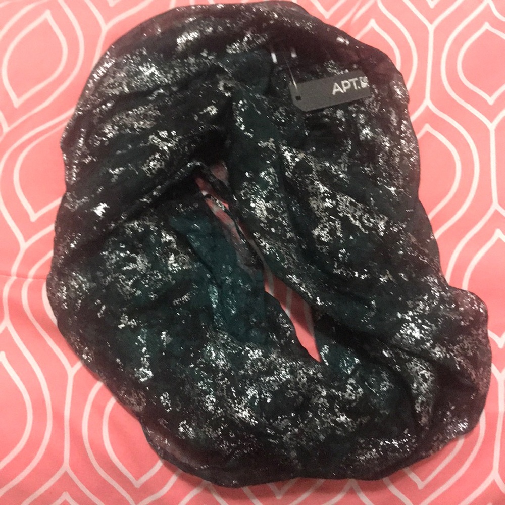 Infinity Scarf: Apt9